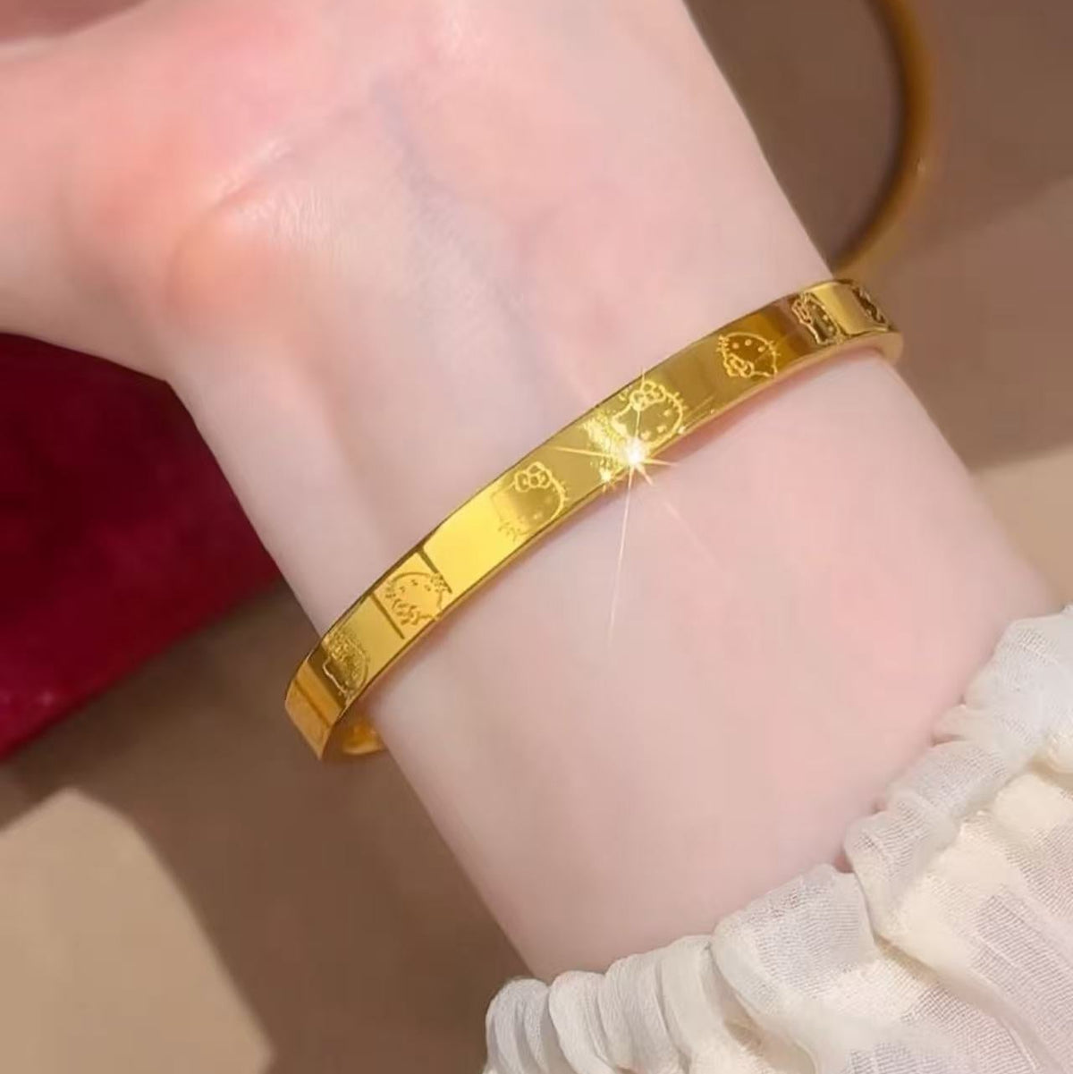 Golden Kitty Bangle β¨