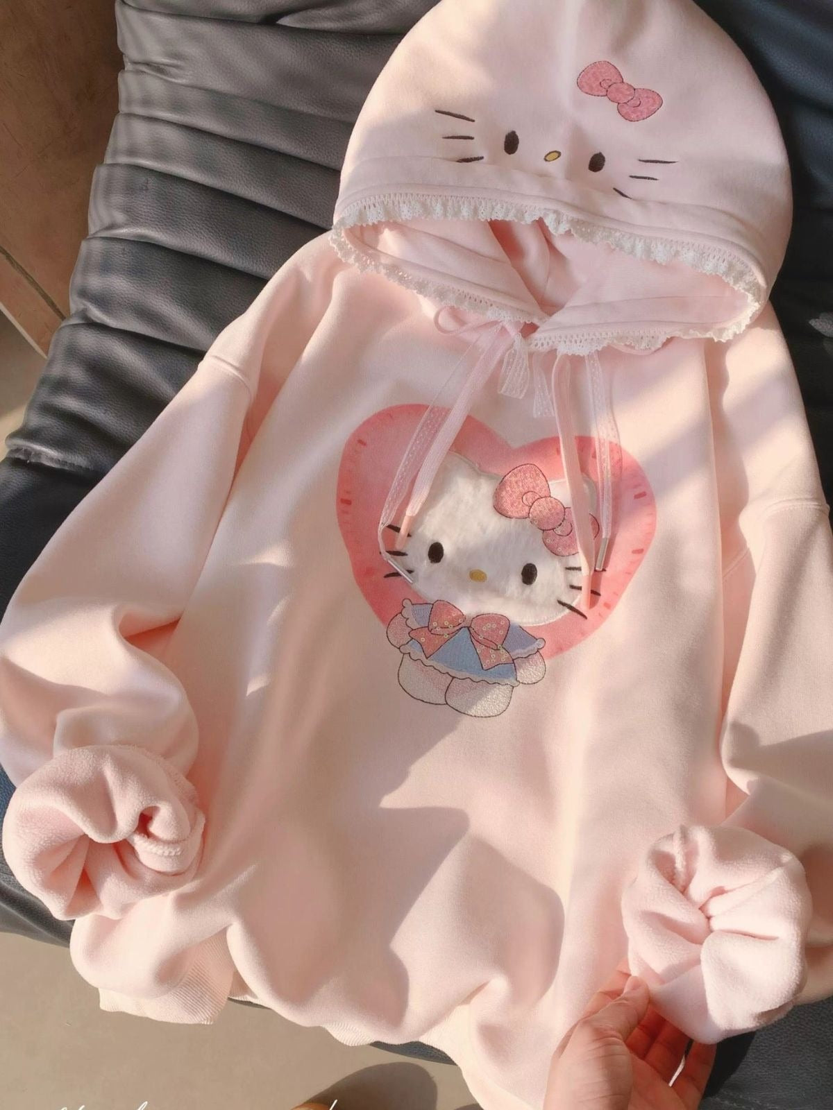 Hello Kitty Lace-Trimmed Oversized Hoodie（fleece-lined interior）