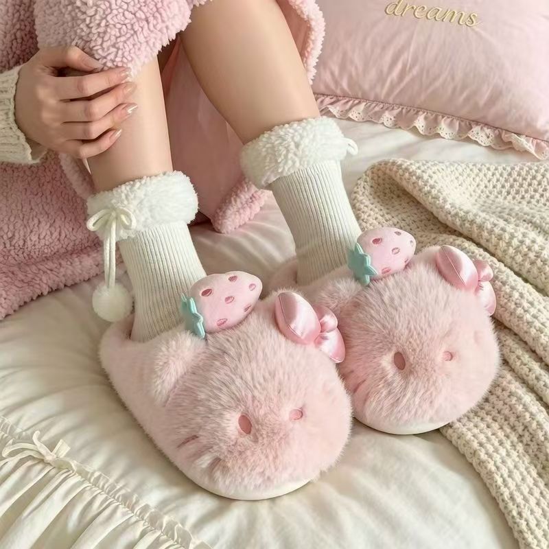 🍓Pink Strawberry Hello Kitty Fluffy Slippers