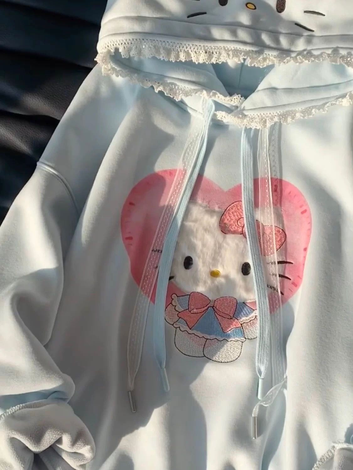 Hello Kitty Lace-Trimmed Oversized Hoodie（fleece-lined interior）