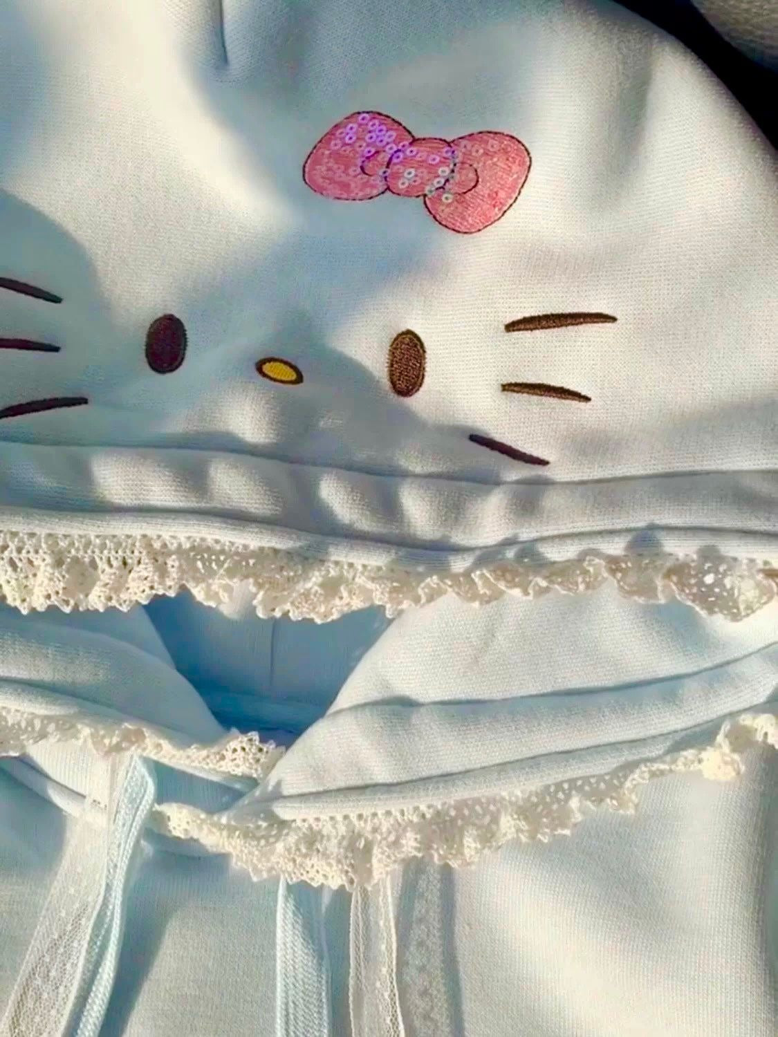 Hello Kitty Lace-Trimmed Oversized Hoodie（fleece-lined interior）