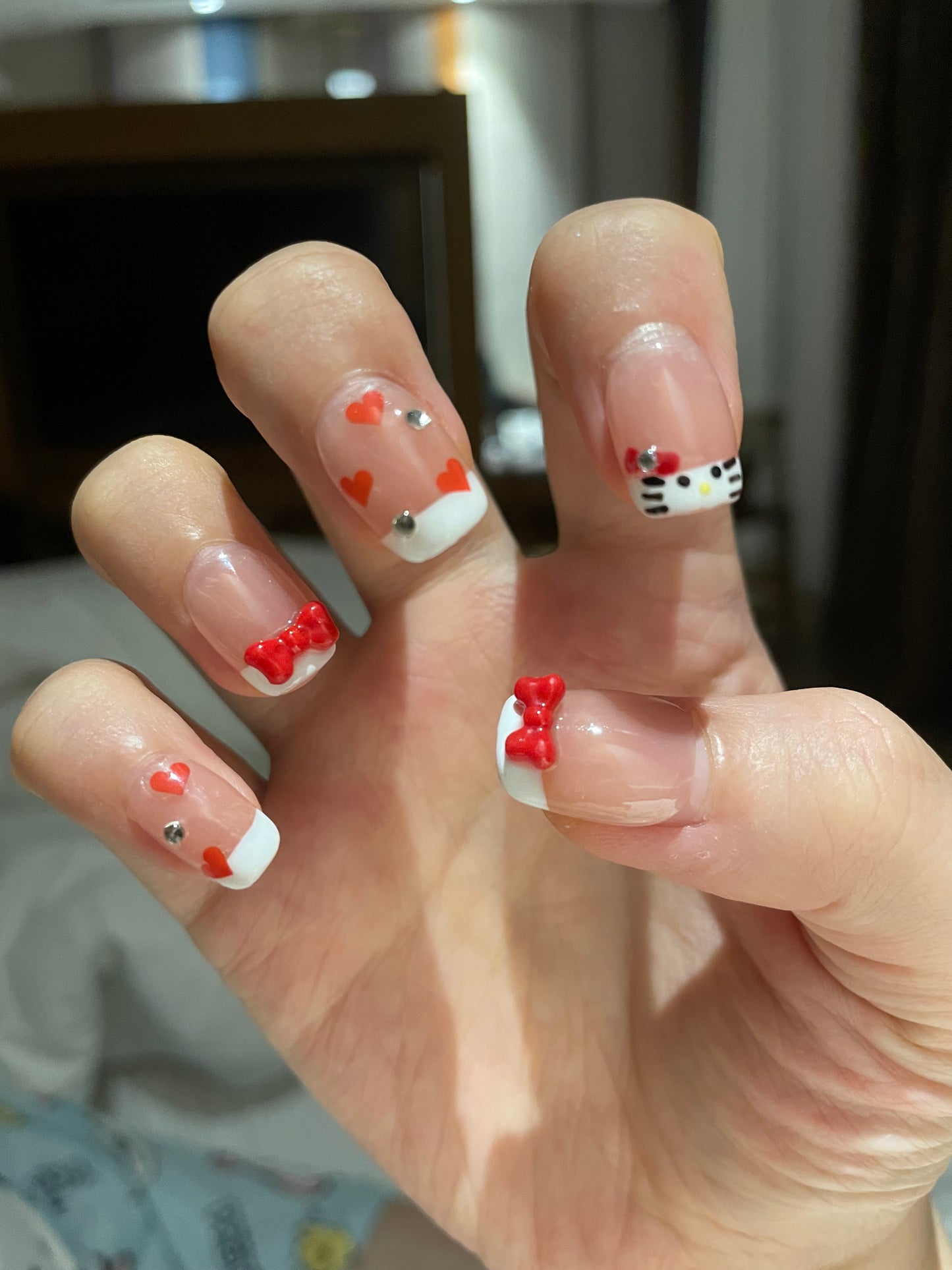 Hello Kitty French Press-On Nail Set