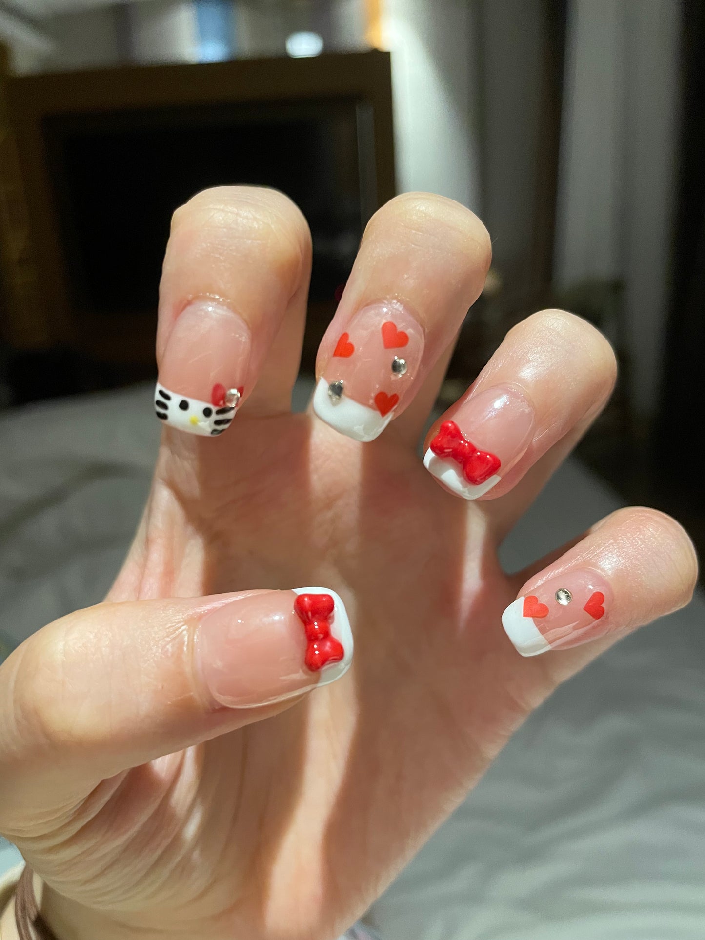 Hello Kitty French Press-On Nail Set