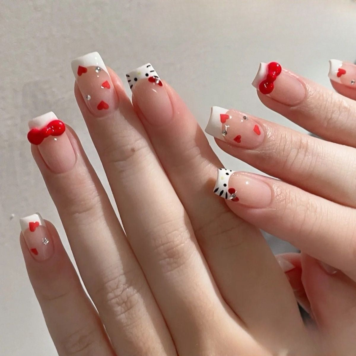 Hello Kitty French Press-On Nail Set